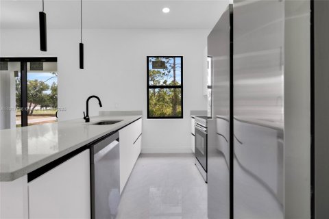 House in Lehigh Acres, Florida 3 bedrooms, 151.43 sq.m. № 1972644 - photo 11