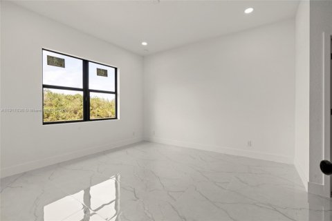 House in Lehigh Acres, Florida 3 bedrooms, 151.43 sq.m. № 1972644 - photo 20