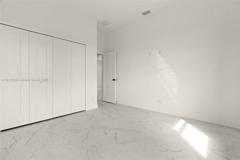 House in Lehigh Acres, Florida 3 bedrooms, 151.43 sq.m. № 1972644 - photo 28