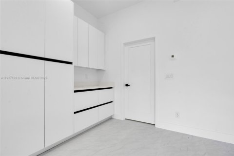 House in Lehigh Acres, Florida 3 bedrooms, 151.43 sq.m. № 1972644 - photo 16