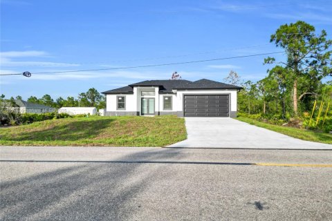 House in Lehigh Acres, Florida 3 bedrooms, 151.43 sq.m. № 1972644 - photo 5