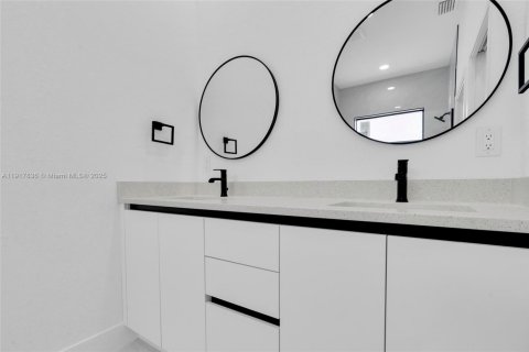 House in Lehigh Acres, Florida 3 bedrooms, 151.43 sq.m. № 1972644 - photo 22