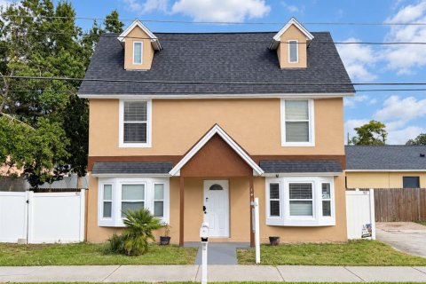 House in Orlando, Florida 3 bedrooms, 130.06 sq.m. № 2272745