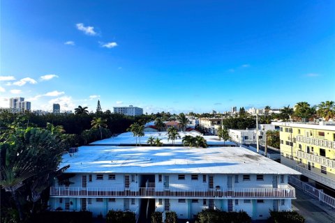Condominio en alquiler en Miami Beach, Florida, 37.16 m2 № 2063176 - foto 19