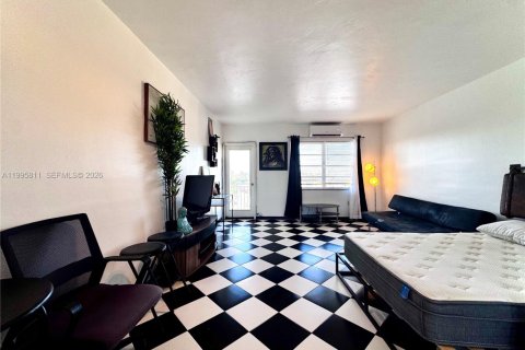 Condominio en alquiler en Miami Beach, Florida, 37.16 m2 № 2063176 - foto 10