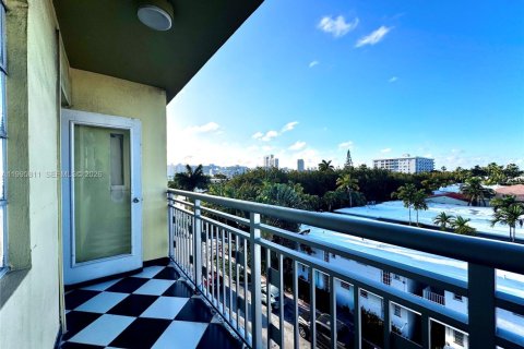 Condominio en alquiler en Miami Beach, Florida, 37.16 m2 № 2063176 - foto 17