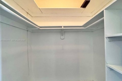 Condominio en alquiler en Miami Beach, Florida, 37.16 m2 № 2063176 - foto 9