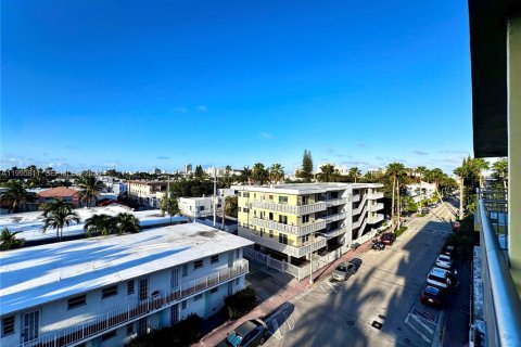 Condominio en alquiler en Miami Beach, Florida, 37.16 m2 № 2063176 - foto 20