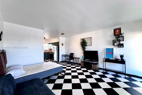 Condominio en alquiler en Miami Beach, Florida, 37.16 m2 № 2063176 - foto 12