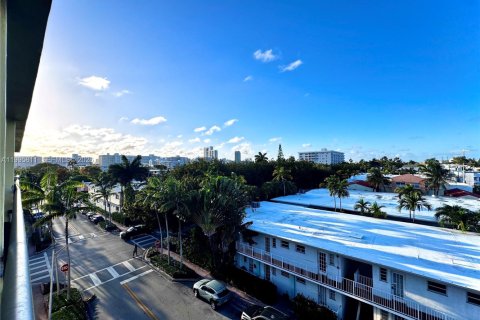 Condominio en alquiler en Miami Beach, Florida, 37.16 m2 № 2063176 - foto 18