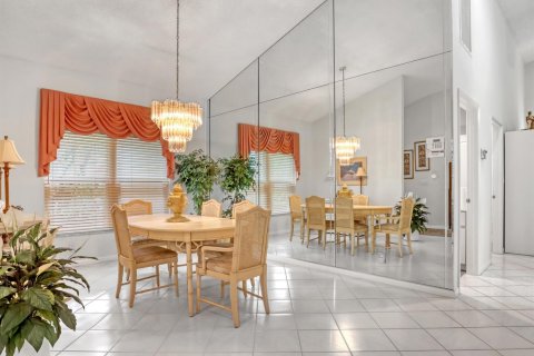 House in Delray Beach, Florida 3 bedrooms, 194.63 sq.m. № 2146987 - photo 11