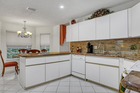 House in Delray Beach, Florida 3 bedrooms, 194.63 sq.m. № 2146987 - photo 21