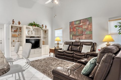 House in Delray Beach, Florida 3 bedrooms, 194.63 sq.m. № 2146987 - photo 16