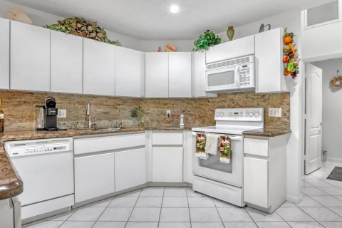 House in Delray Beach, Florida 3 bedrooms, 194.63 sq.m. № 2146987 - photo 19