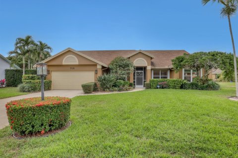 House in Delray Beach, Florida 3 bedrooms, 194.63 sq.m. № 2146987 - photo 2