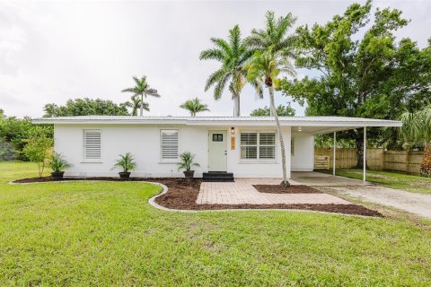 House in Punta Gorda, Florida 3 bedrooms, 102.66 sq.m. № 1898931 - photo 1
