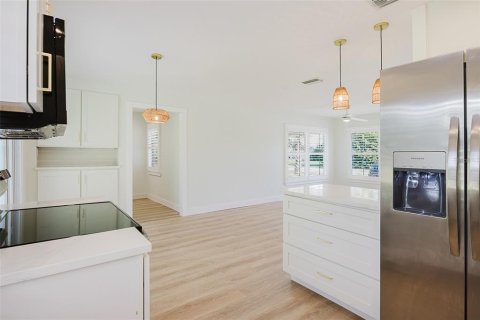 House in Punta Gorda, Florida 3 bedrooms, 102.66 sq.m. № 1898931 - photo 17