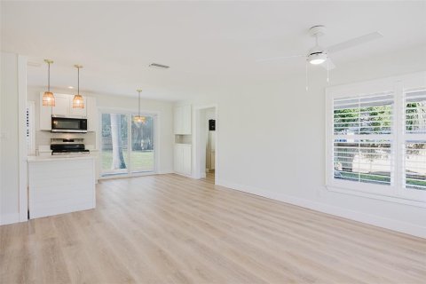 House in Punta Gorda, Florida 3 bedrooms, 102.66 sq.m. № 1898931 - photo 12