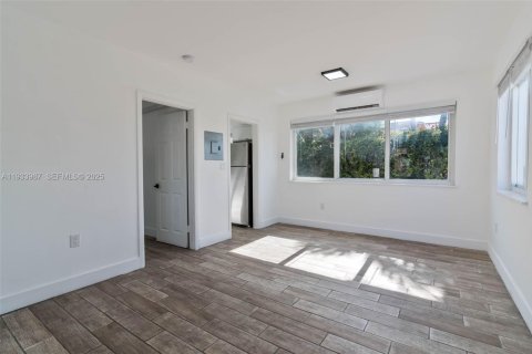 Apartamento en alquiler en Miami, Florida, 1 dormitorio, 55.74 m2 № 1993513 - foto 5