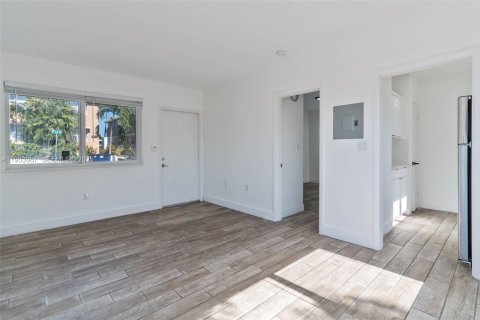 Apartamento en alquiler en Miami, Florida, 1 dormitorio, 55.74 m2 № 1993513 - foto 7
