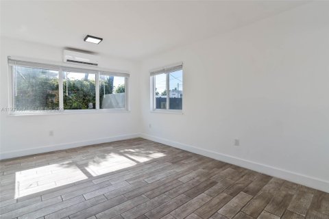 Apartamento en alquiler en Miami, Florida, 1 dormitorio, 55.74 m2 № 1993513 - foto 4