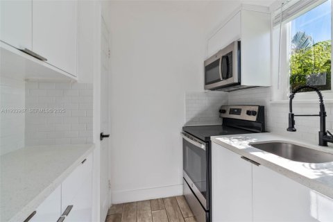 Apartamento en alquiler en Miami, Florida, 1 dormitorio, 55.74 m2 № 1993513 - foto 3