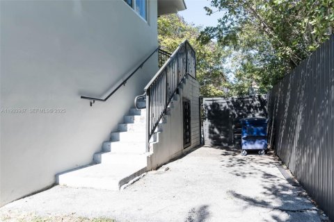 Apartamento en alquiler en Miami, Florida, 1 dormitorio, 55.74 m2 № 1993513 - foto 13