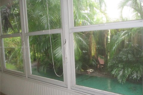 House in Stuart, Florida 2 bedrooms, 100.71 sq.m. № 1943556 - photo 9