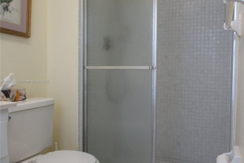 House in Stuart, Florida 2 bedrooms, 100.71 sq.m. № 1943556 - photo 14