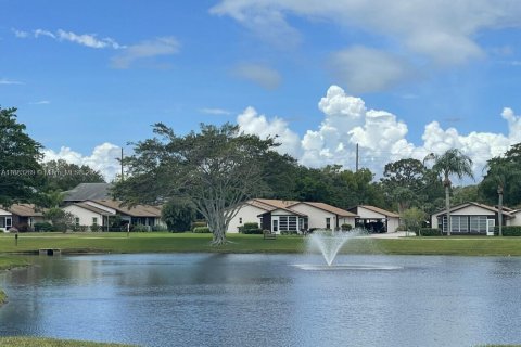 House in Stuart, Florida 2 bedrooms, 100.71 sq.m. № 1943556 - photo 19