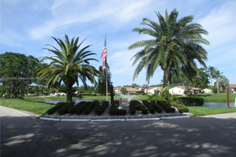 House in Stuart, Florida 2 bedrooms, 100.71 sq.m. № 1943556 - photo 21