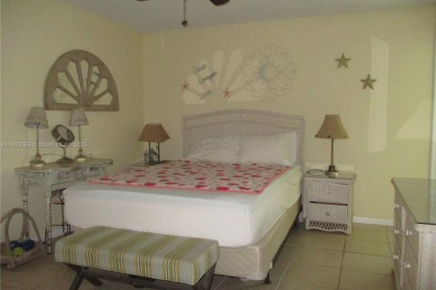 House in Stuart, Florida 2 bedrooms, 100.71 sq.m. № 1943556 - photo 11