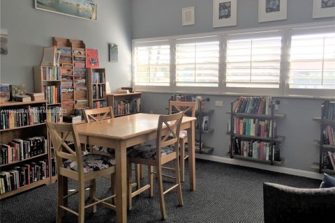 House in Stuart, Florida 2 bedrooms, 100.71 sq.m. № 1943556 - photo 27