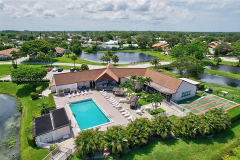 House in Stuart, Florida 2 bedrooms, 100.71 sq.m. № 1943556 - photo 22