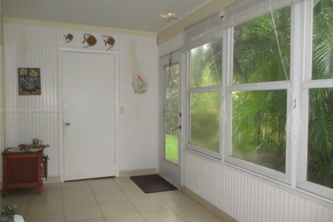 House in Stuart, Florida 2 bedrooms, 100.71 sq.m. № 1943556 - photo 8