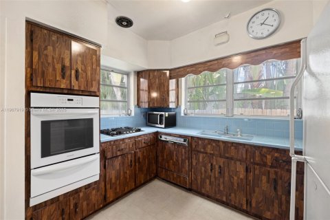 Casa en venta en Miami Beach, Florida, 3 dormitorios, 182.65 m2 № 1964277 - foto 7