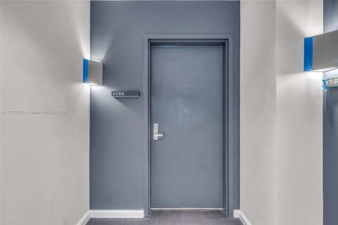 Condominio en venta en Miami, Florida, 3 dormitorios, 131.55 m2 № 2034738 - foto 2