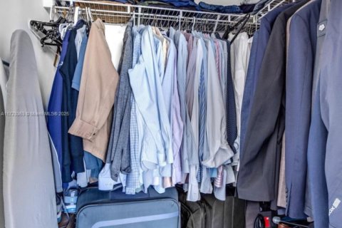 Condominio en venta en Miami, Florida, 3 dormitorios, 131.55 m2 № 2034738 - foto 22