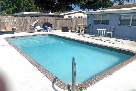 Casa en venta en Margate, Florida, 3 dormitorios, 146.14 m2 № 2076089 - foto 2