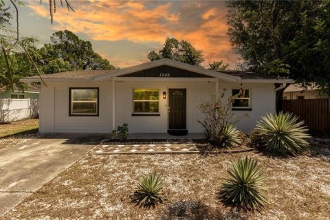 House in Largo, Florida 4 bedrooms, 125.7 sq.m. № 2353361