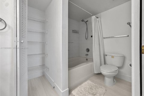 Condominio en alquiler en Miramar, Florida, 3 dormitorios, 104.52 m2 № 2033753 - foto 13