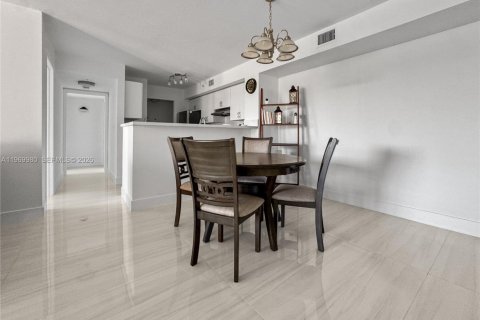 Condominio en alquiler en Miramar, Florida, 3 dormitorios, 104.52 m2 № 2033753 - foto 5