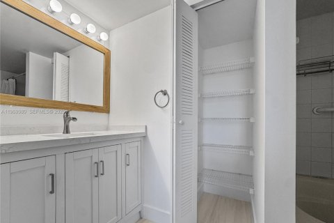 Condominio en alquiler en Miramar, Florida, 3 dormitorios, 104.52 m2 № 2033753 - foto 12