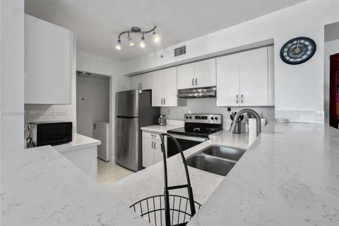 Condominio en alquiler en Miramar, Florida, 3 dormitorios, 104.52 m2 № 2033753 - foto 7