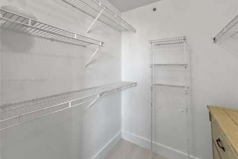 Condominio en alquiler en Miramar, Florida, 3 dormitorios, 104.52 m2 № 2033753 - foto 11