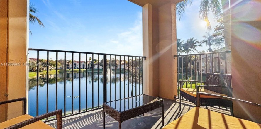 Condominio en Miramar, Florida, 3 dormitorios  № 2033753