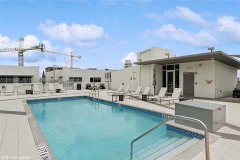 Condo in Fort Lauderdale, Florida, 2 bedrooms  № 2047974 - photo 17