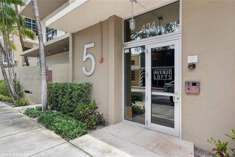 Condo in Fort Lauderdale, Florida, 2 bedrooms  № 2047974 - photo 2