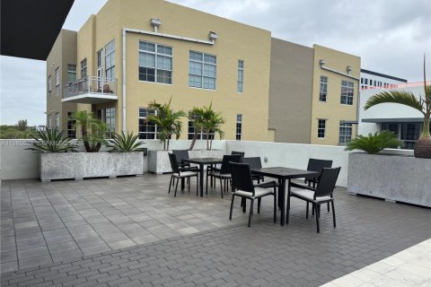 Condo in Fort Lauderdale, Florida, 2 bedrooms  № 2047974 - photo 19