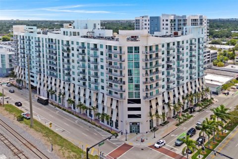 Condominio en venta en Hollywood, Florida, 1 dormitorio, 74.32 m2 № 1943807 - foto 1